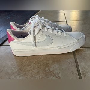 Nike girls court legacy shoes